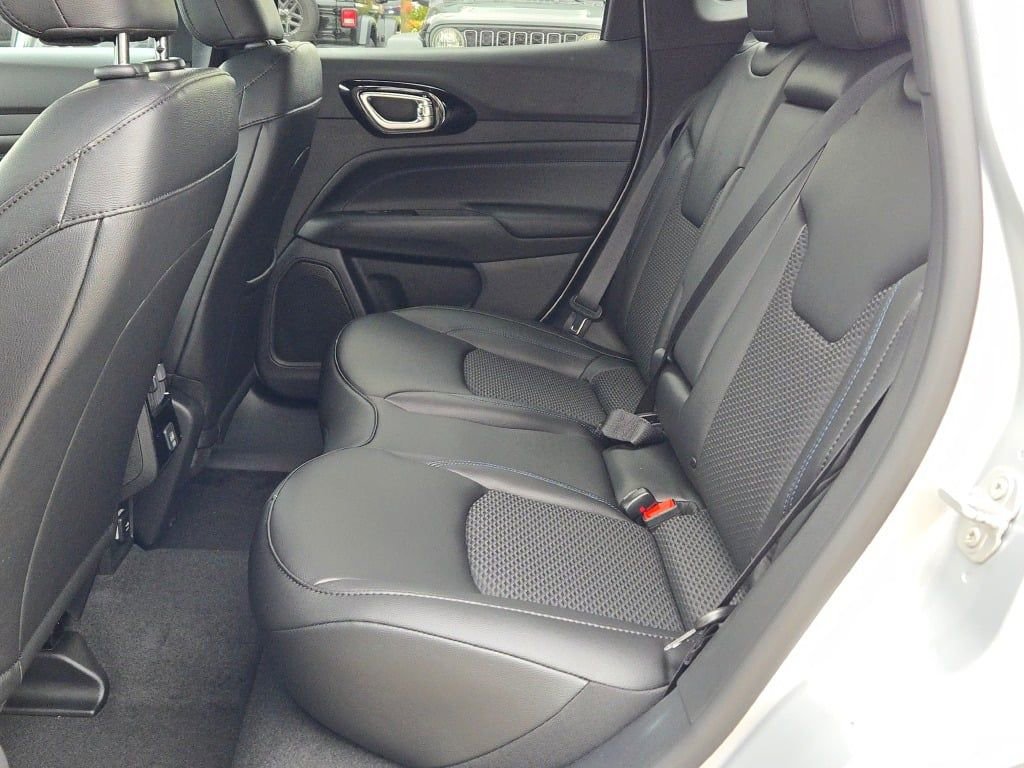 New 2026 Jeep Compass Latitude image 17