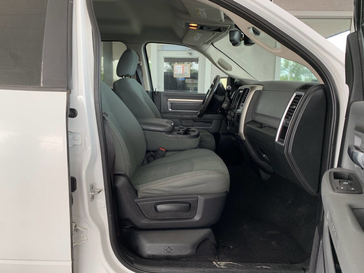 Used 2014 RAM 2500 SLT w/ Luxury Group AWD/4WD image 9