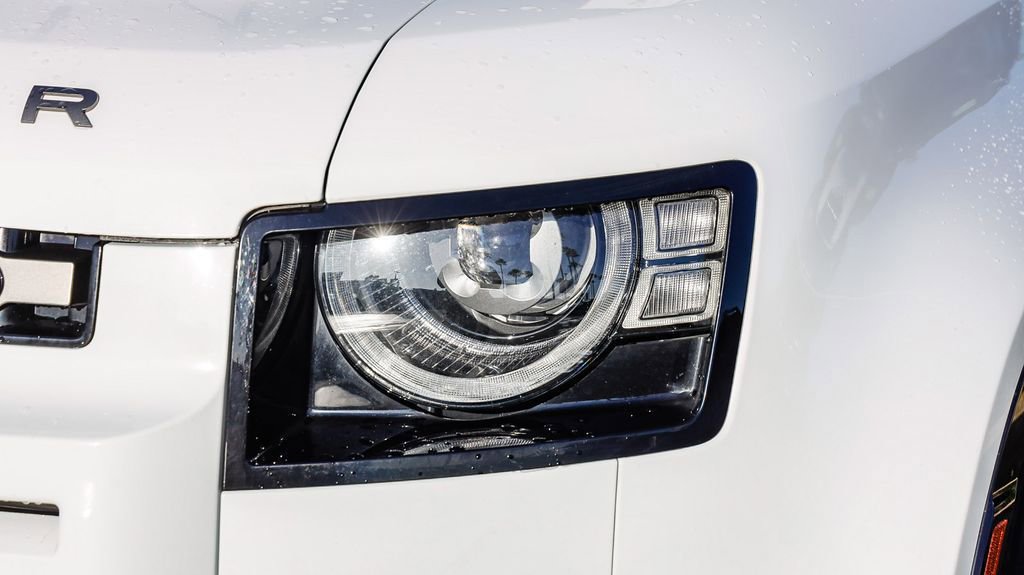 Used 2024 Land Rover Defender 110 X-Dynamic SE image 5
