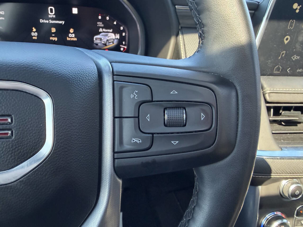 Used 2023 GMC Yukon SLT w/ SLT Luxury Package image 22