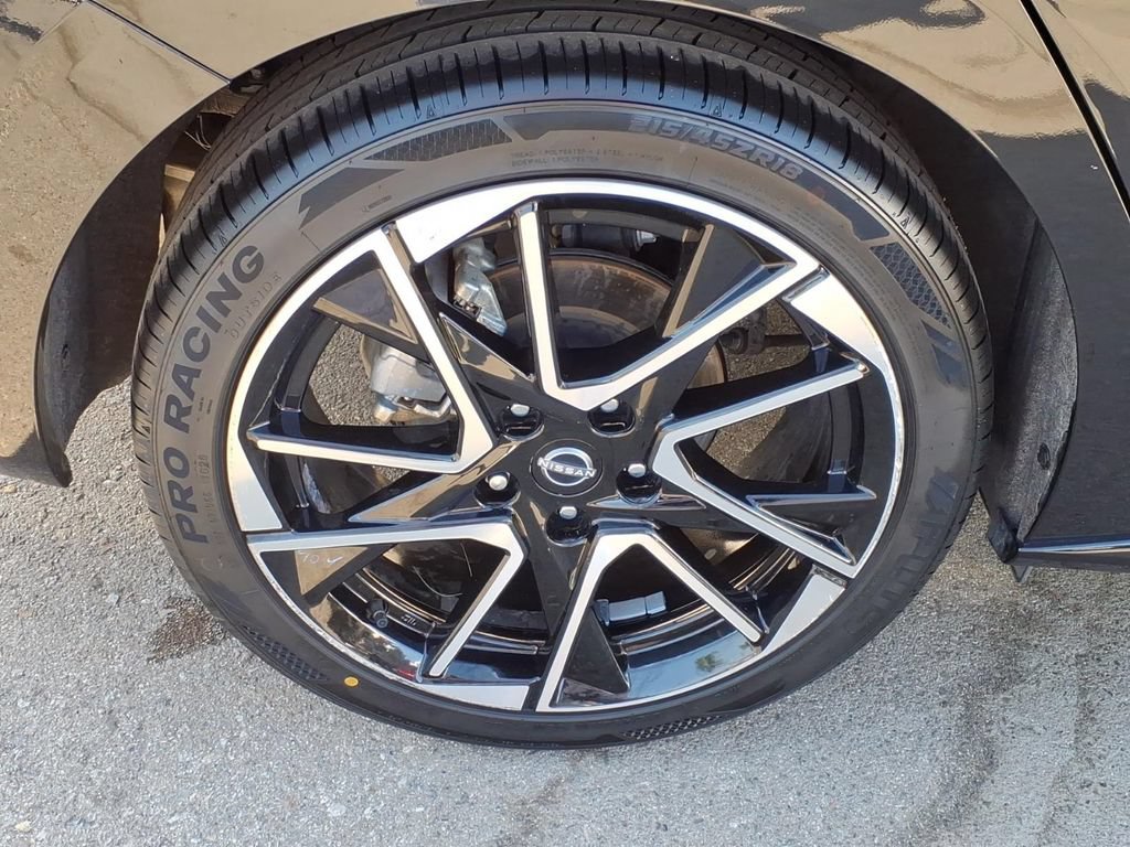 Certified 2025 Nissan Sentra SR FWD image 5