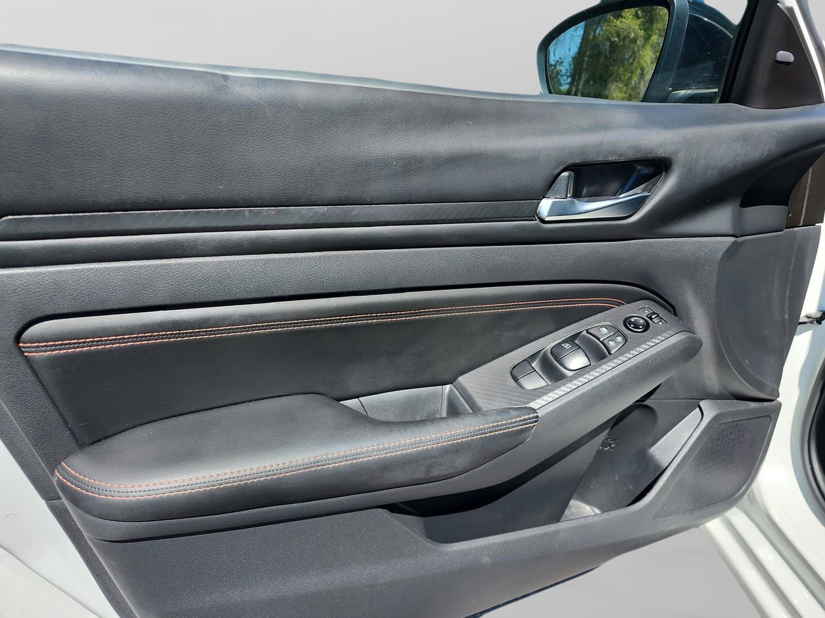 Used 2022 Nissan Altima 2.5 SR w/ Midnight Edition Package image 15