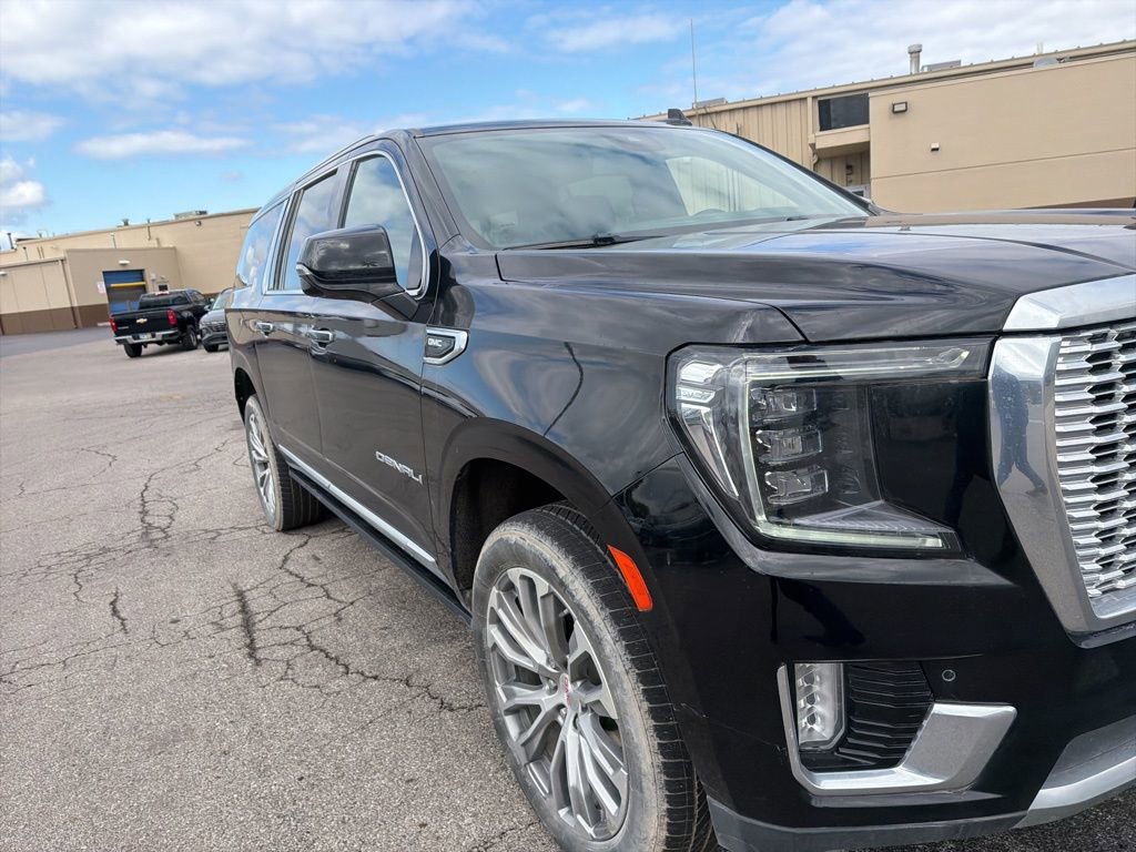 Used 2023 GMC Yukon XL Denali AWD/4WD image 1
