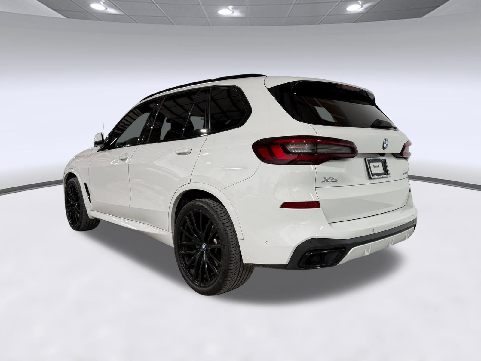 Used 2022 BMW X5 sDrive40i w/ M Sport Package RWD image 3