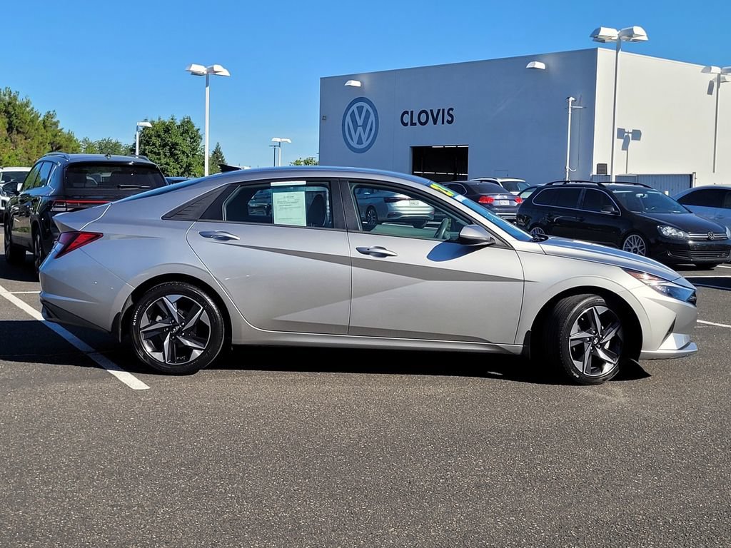 Used 2023 Hyundai Elantra SEL w/ Convenience Package FWD image 5