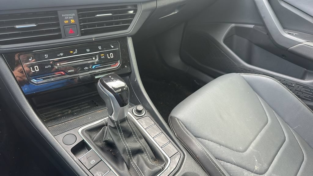 Certified 2025 Volkswagen Jetta SEL FWD image 15