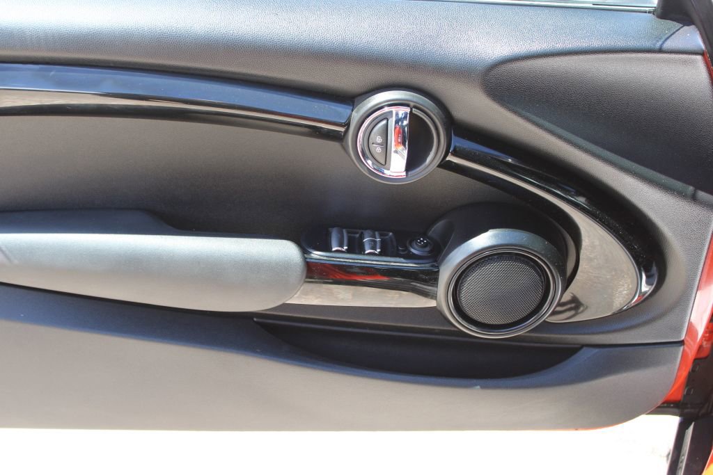 Used 2019 MINI Cooper Convertible w/ Signature Upholstery Package image 30