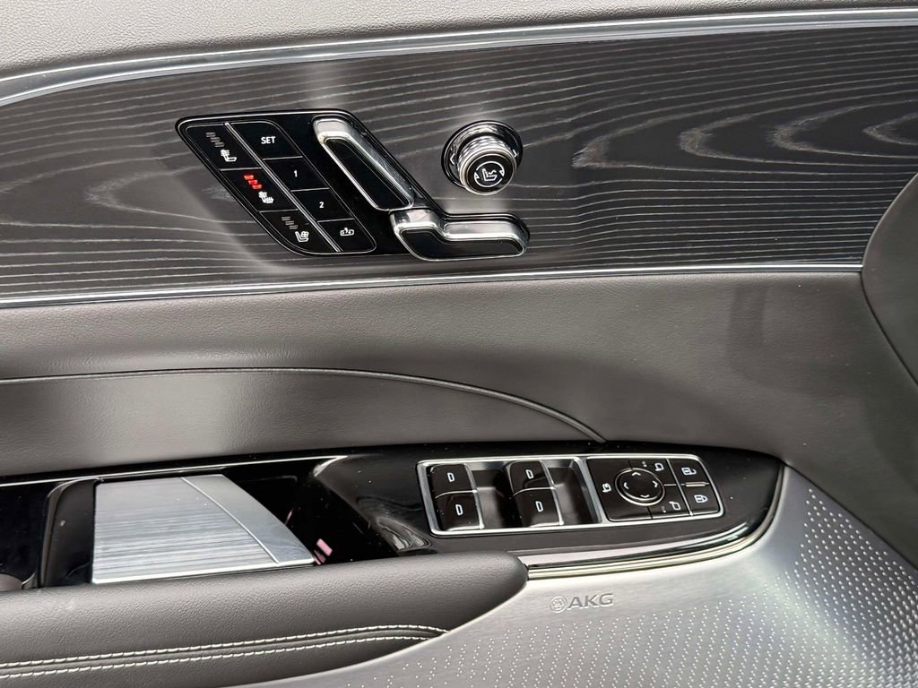 Used 2025 Cadillac Lyriq Luxury w/ LPO, Floor Liner Package image 21