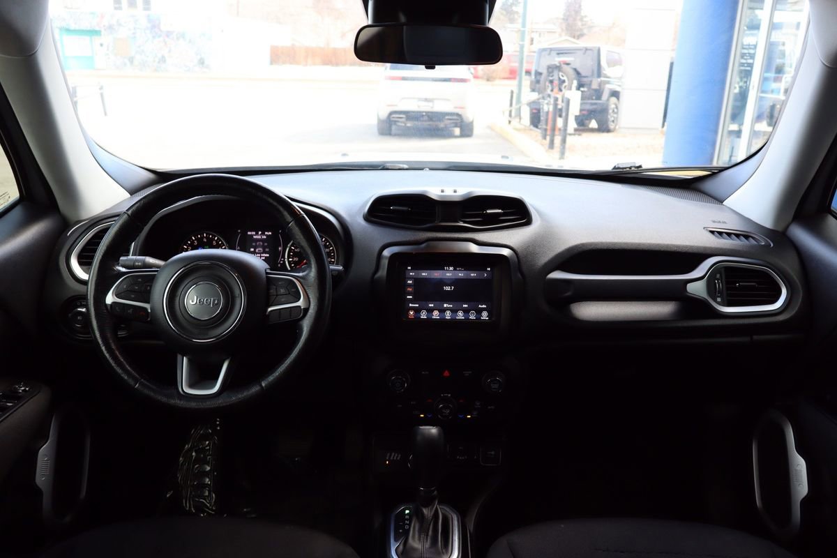 Used 2018 Jeep Renegade Latitude w/ Cold Weather Group AWD/4WD image 13