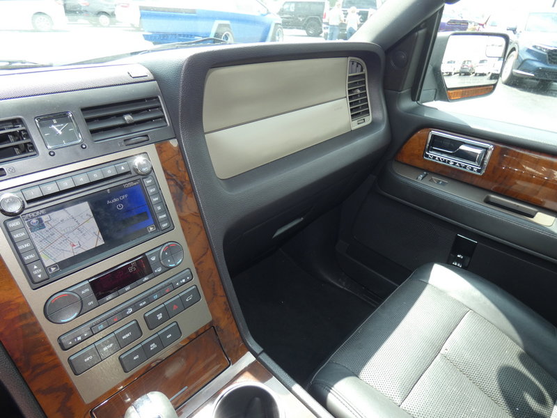 Used 2013 Lincoln Navigator L 4WD w/ HD Trailer Tow Pkg image 11