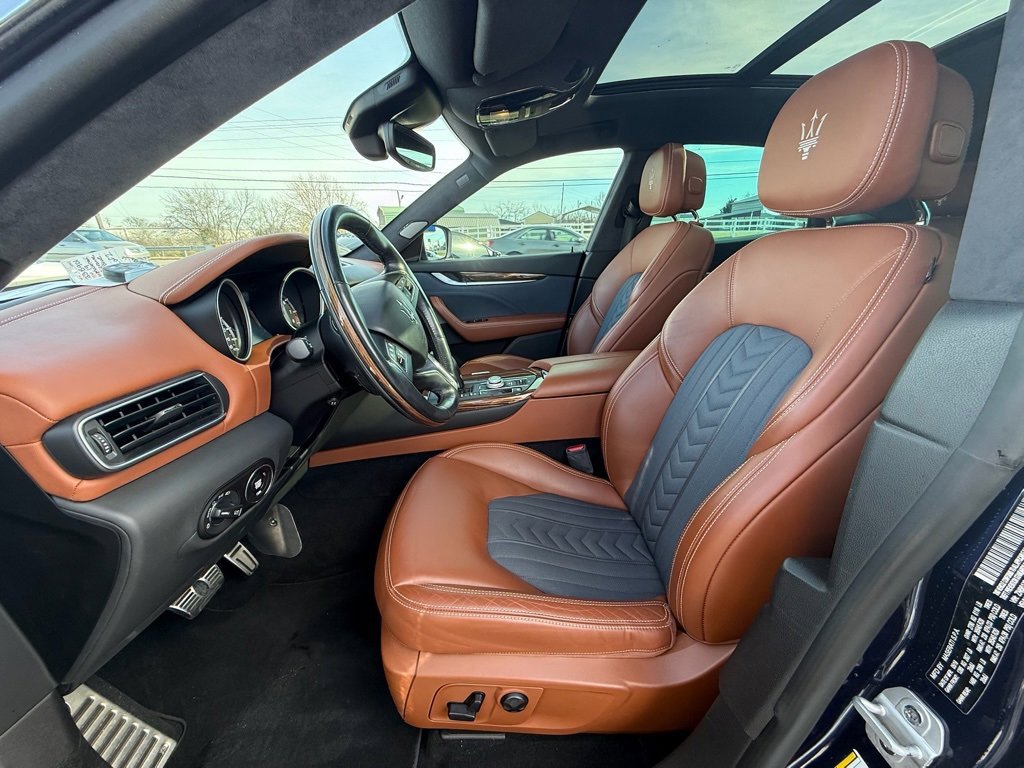 Used 2019 Maserati Levante GranLusso image 11