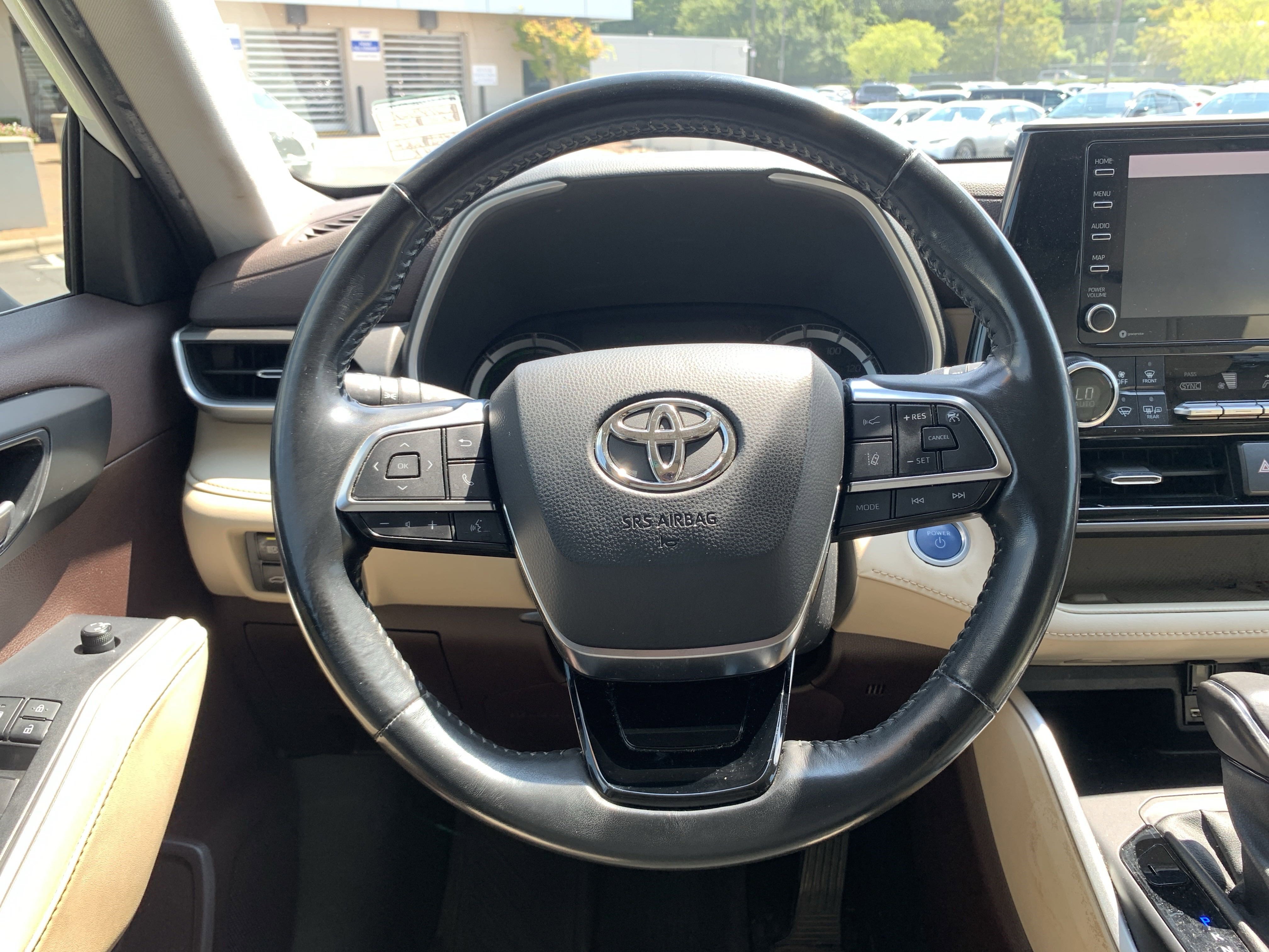 Used 2021 Toyota Highlander XLE image 18
