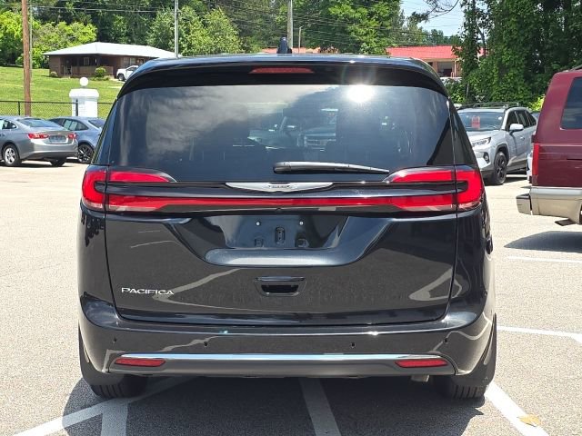 Used 2023 Chrysler Pacifica Touring-L FWD image 4