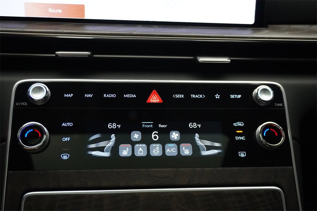 Certified 2025 Genesis GV80 2.5T Select AWD/4WD image 21