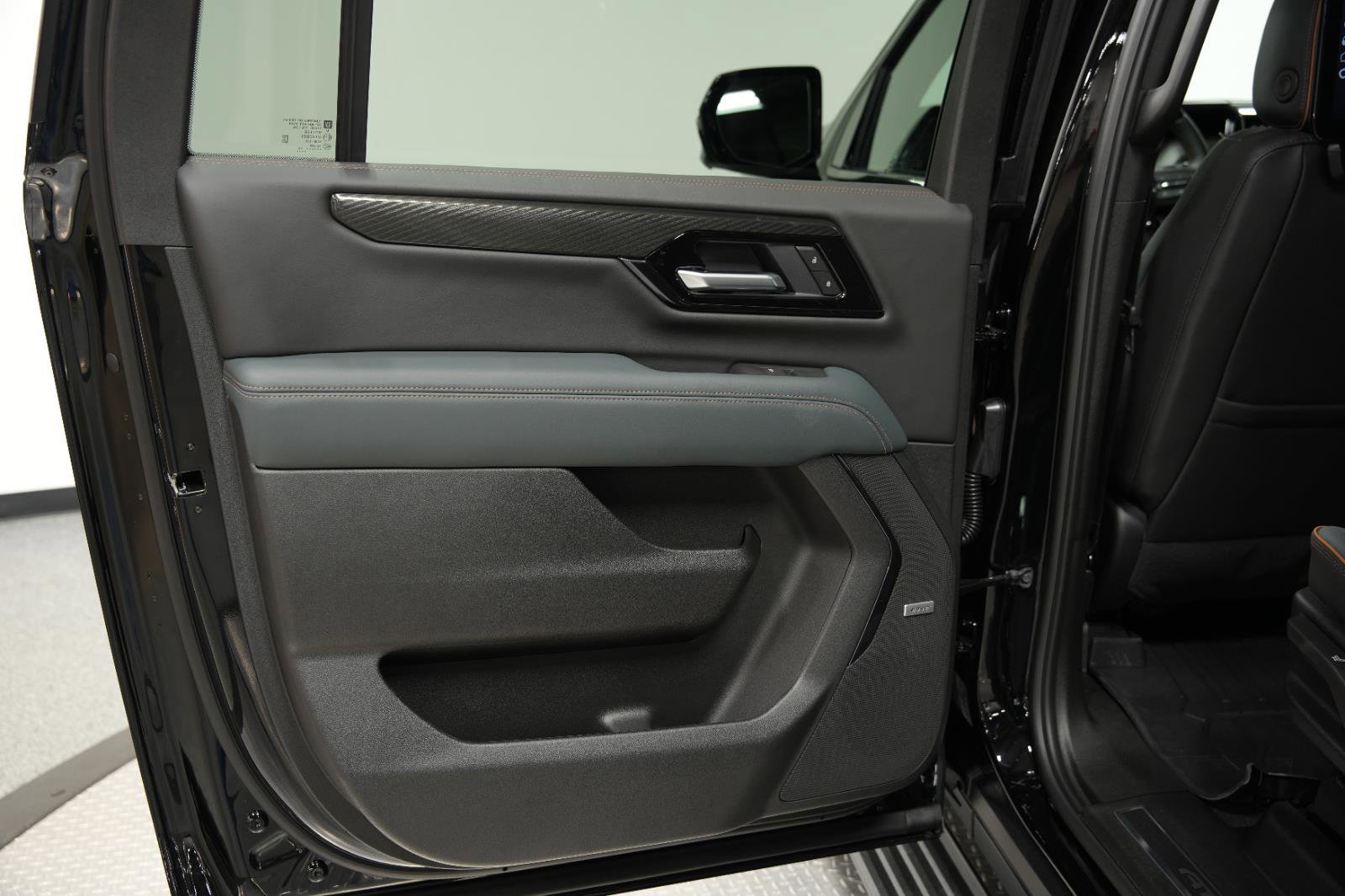 New 2026 GMC Yukon XL AT4 w/ AT4 Premium Plus Package AWD/4WD image 24