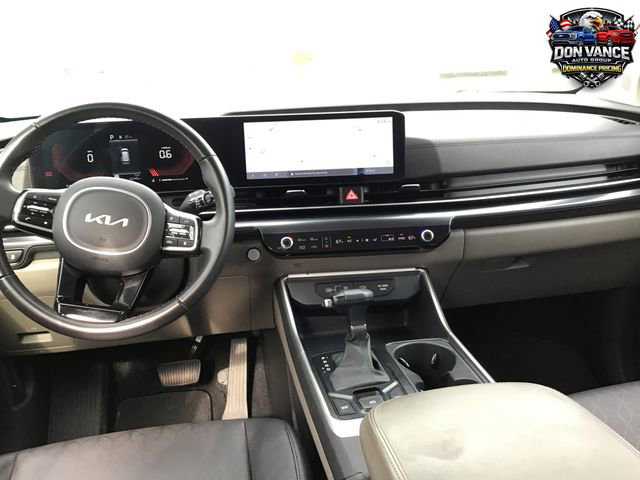 Used 2025 Kia Carnival image 12