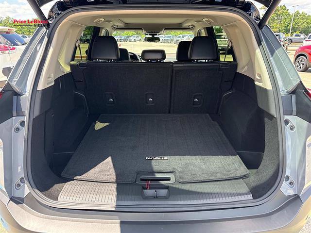 Used 2023 Nissan Rogue SV w/ SV Premium B Package FWD image 8