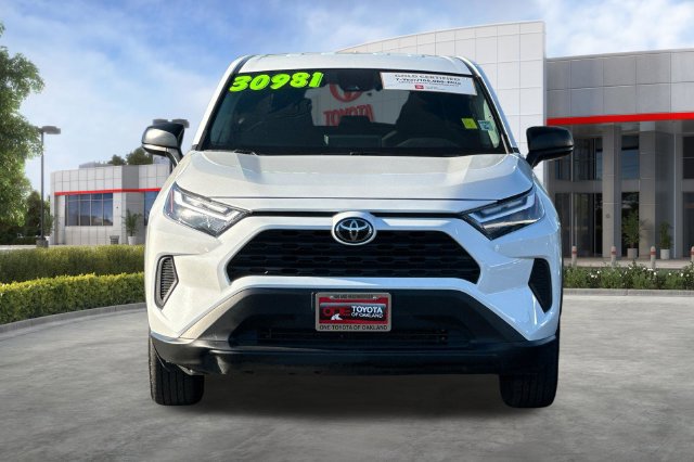 Used 2025 Toyota RAV4 LE AWD/4WD image 11