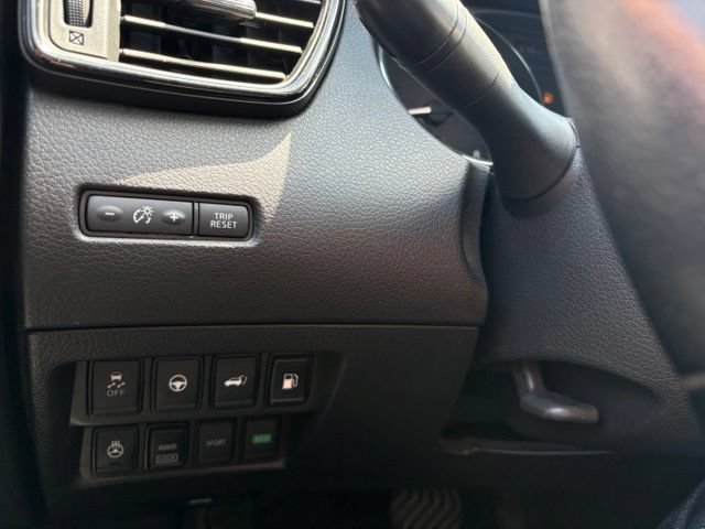Used 2019 Nissan Rogue S AWD/4WD image 23