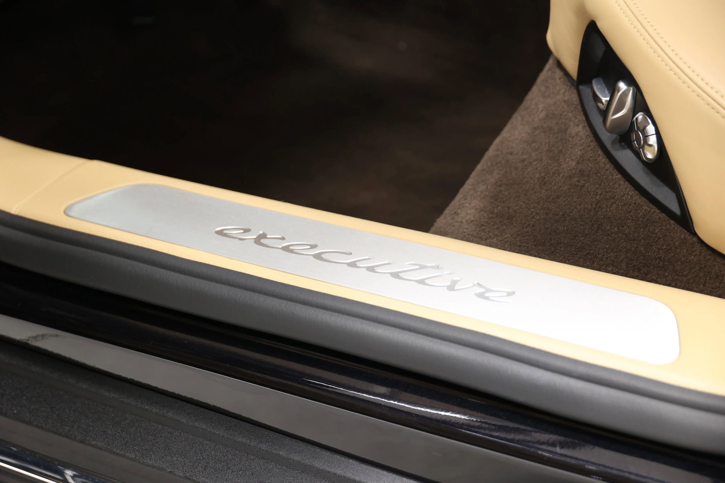 Used 2018 Porsche Panamera 4 Executive w/ Dark Walnut Interior Package image 55