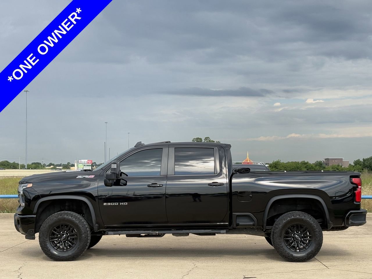 Used 2024 Chevrolet Silverado 2500 ZR2 w/ Technology Package AWD/4WD image 3