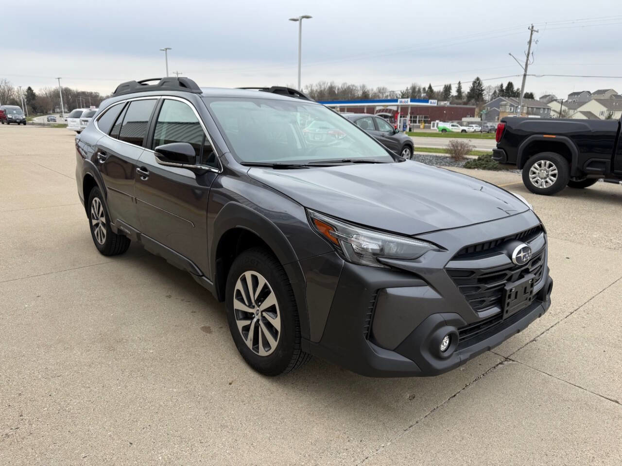 Used 2025 Subaru Outback Premium image 7