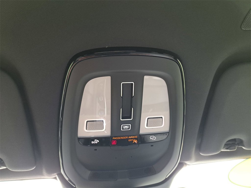 Used 2024 Volvo XC60 T8 Ultimate image 16