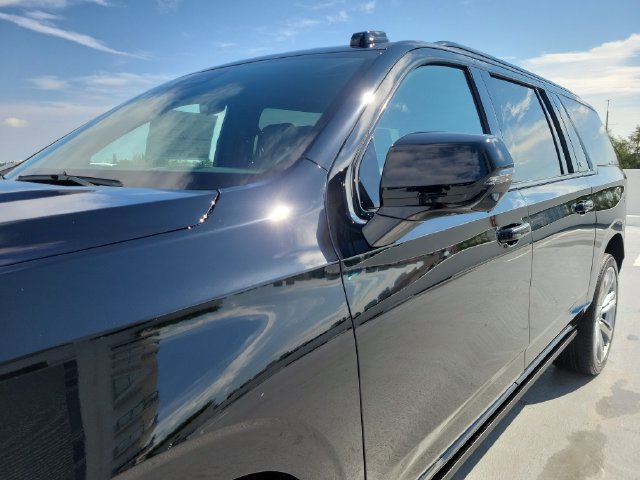 New 2026 Cadillac Escalade ESV Sport w/ Touring Package AWD/4WD image 9