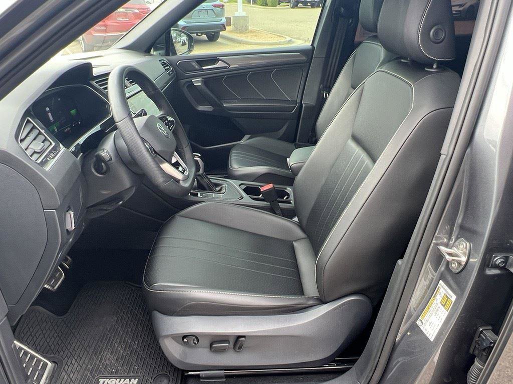 Used 2024 Volkswagen Tiguan SE R-Line image 17