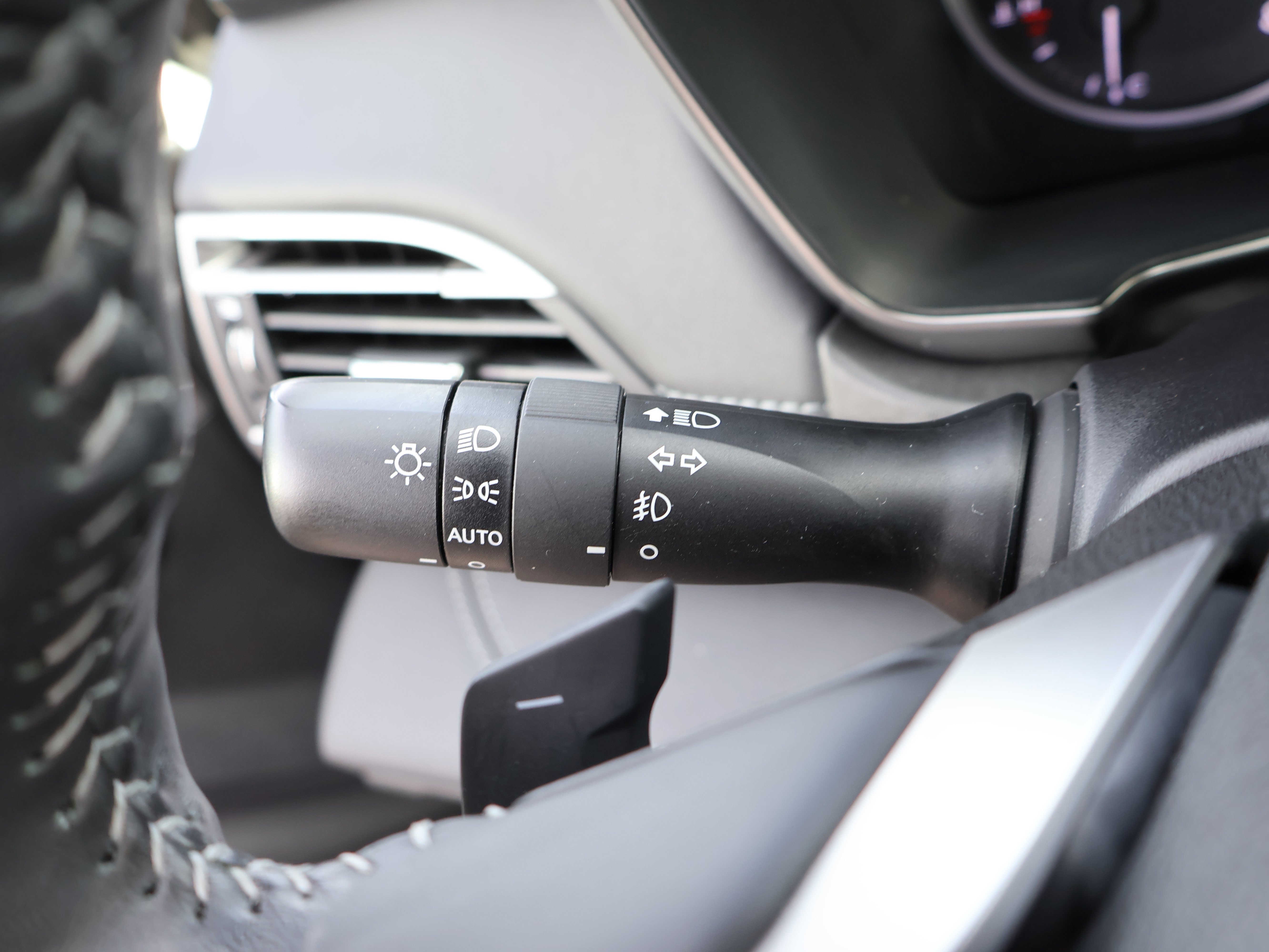 Used 2023 Subaru Outback Touring XT image 30