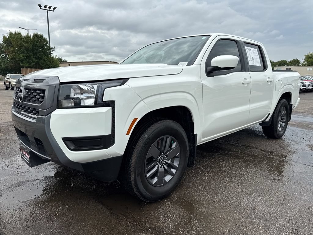 Used 2025 Nissan Frontier SV RWD image 3