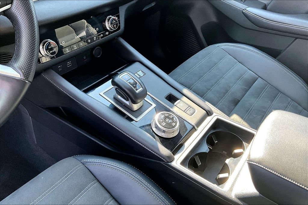 Used 2024 Mitsubishi Outlander 4WD Plug-In Hybrid image 15