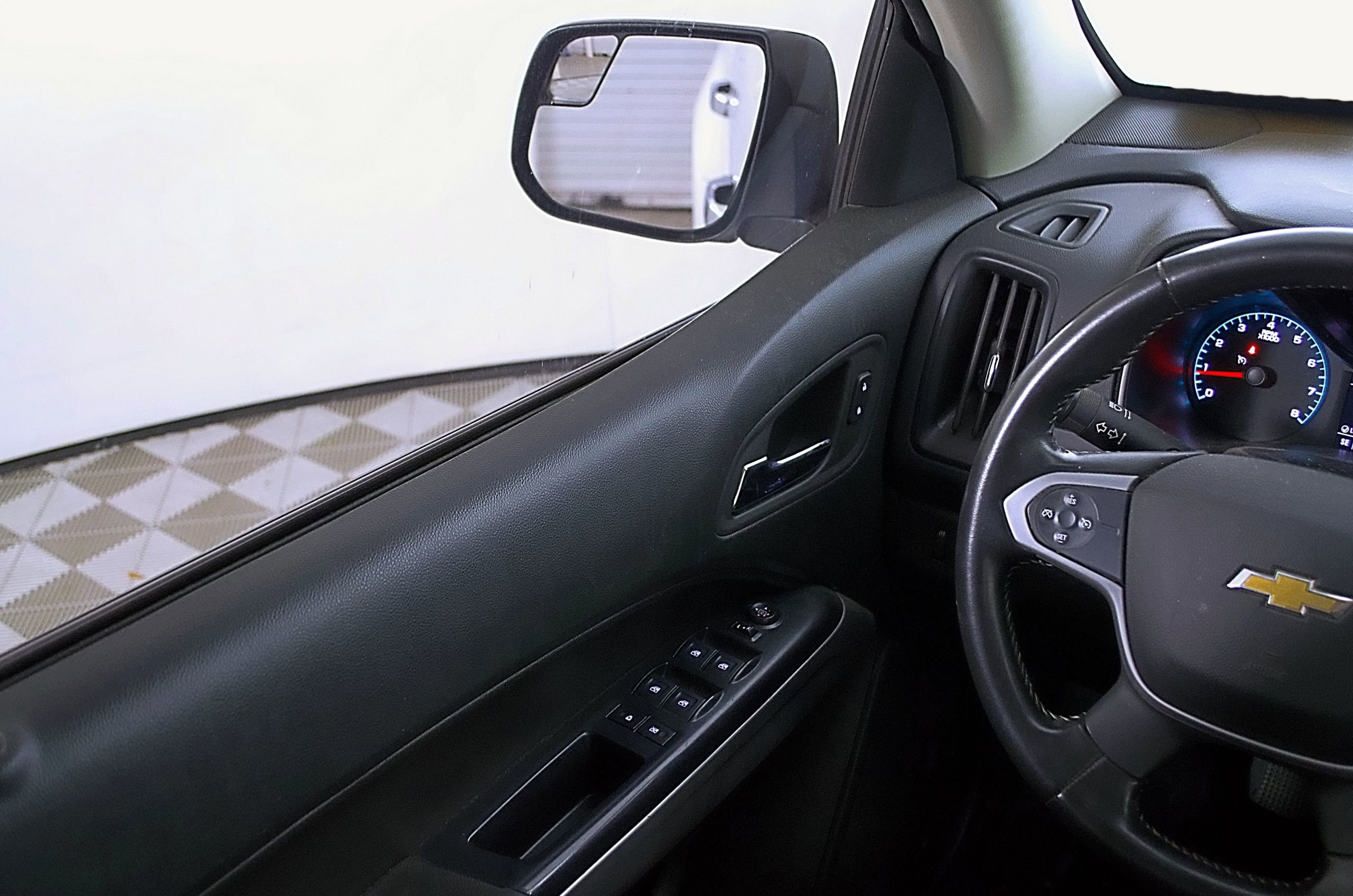 Used 2022 Chevrolet Colorado LT w/ Chrome Appearance Package image 24