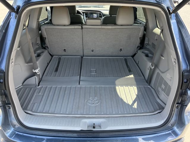 Used 2018 Toyota Highlander XLE AWD/4WD image 12