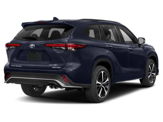 Used 2022 Toyota Highlander XLE AWD/4WD image 3