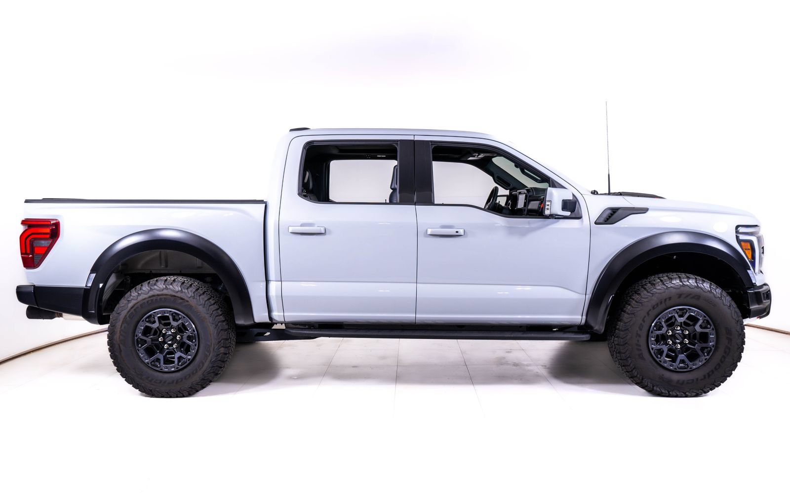 Used 2025 Ford F150 Raptor w/ Equipment Group 803A Raptor R AWD/4WD image 6