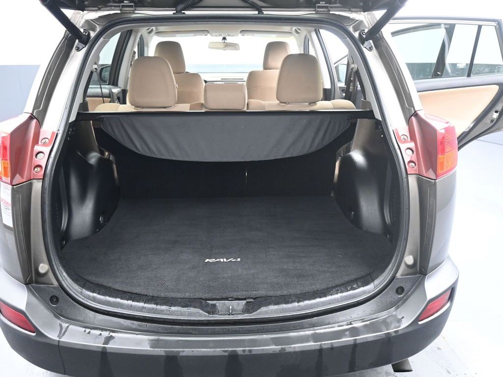 Used 2015 Toyota RAV4 XLE image 16