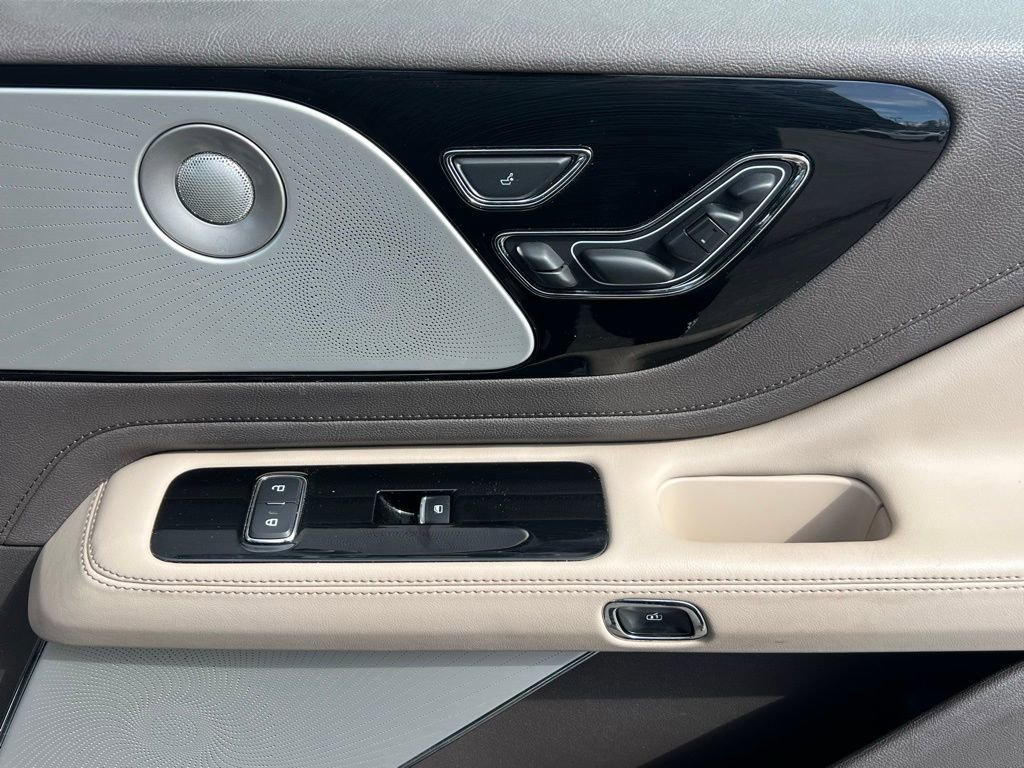 Used 2020 Lincoln Aviator Reserve w/ Equipment Group 202A image 15