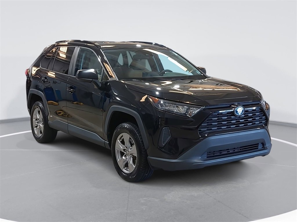 Used 2022 Toyota RAV4 LE image 3