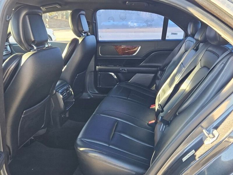 Used 2018 Lincoln Continental Premiere image 6