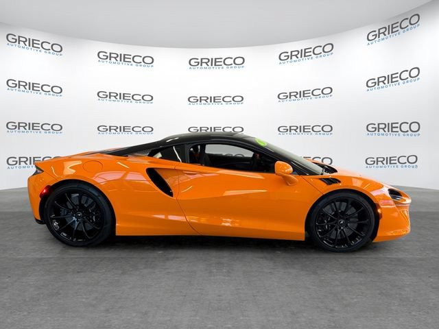 Used 2023 McLaren Artura RWD image 8