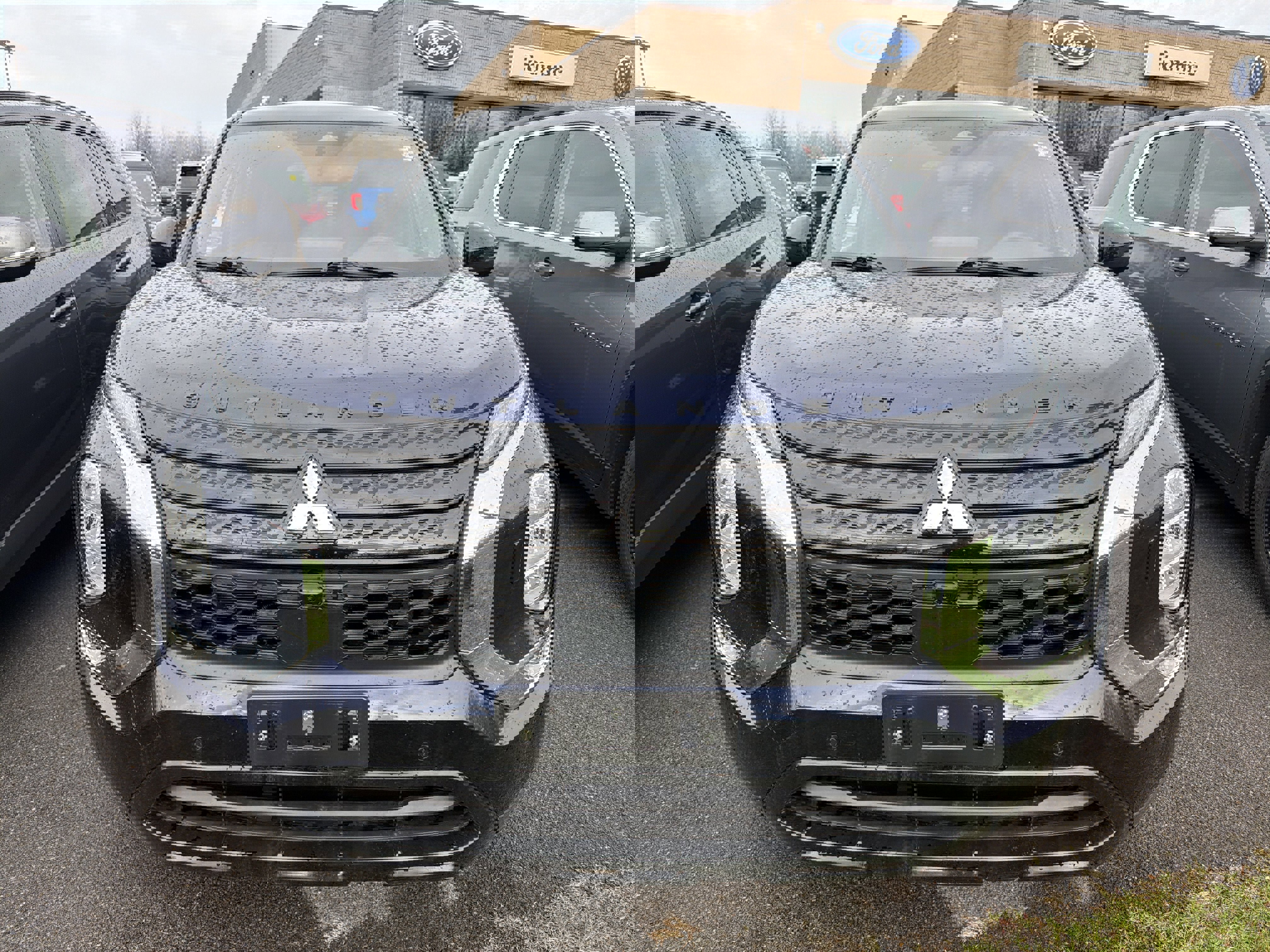 Used 2023 Mitsubishi Outlander SE Black Edition image 3