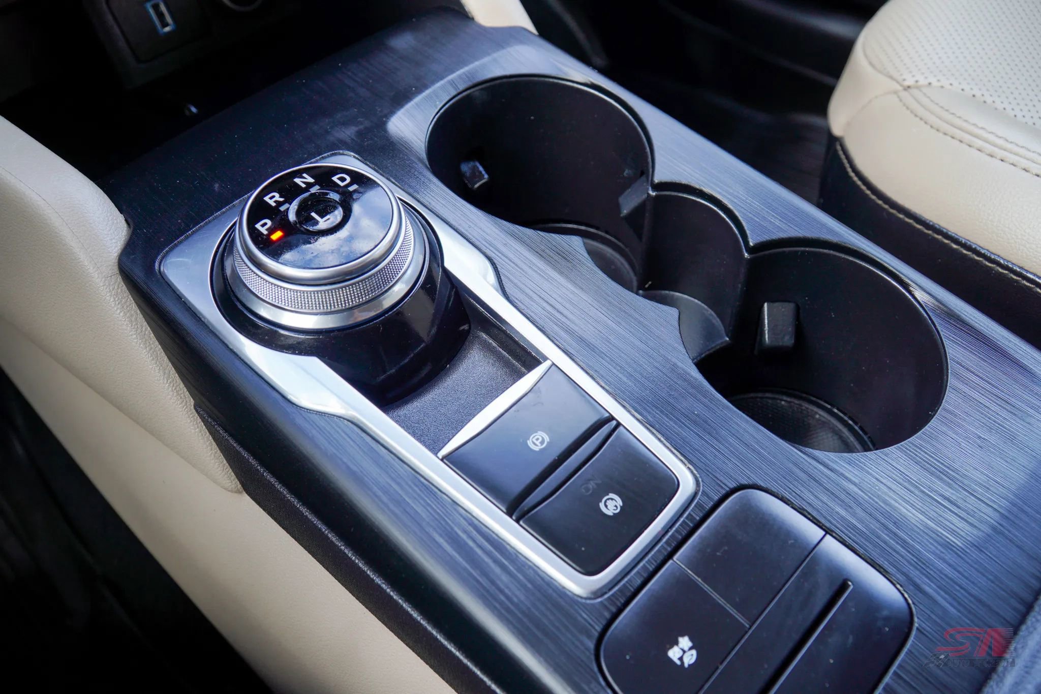 Used 2020 Ford Escape SE Sport image 27