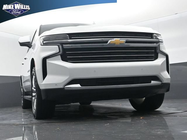 Used 2022 Chevrolet Suburban LT RWD image 18