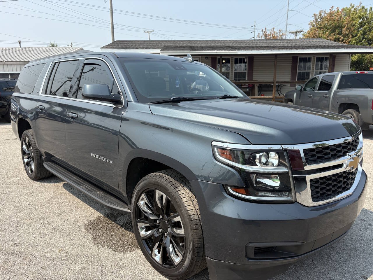 Used 2020 Chevrolet Suburban LT RWD image 6