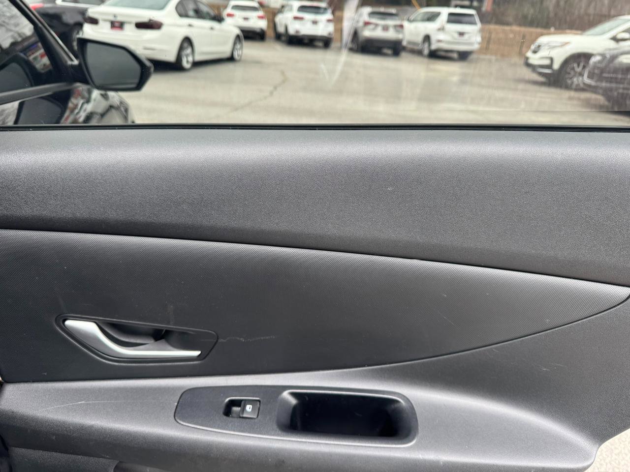 Used 2021 Hyundai Elantra SE w/ Cargo Package image 22