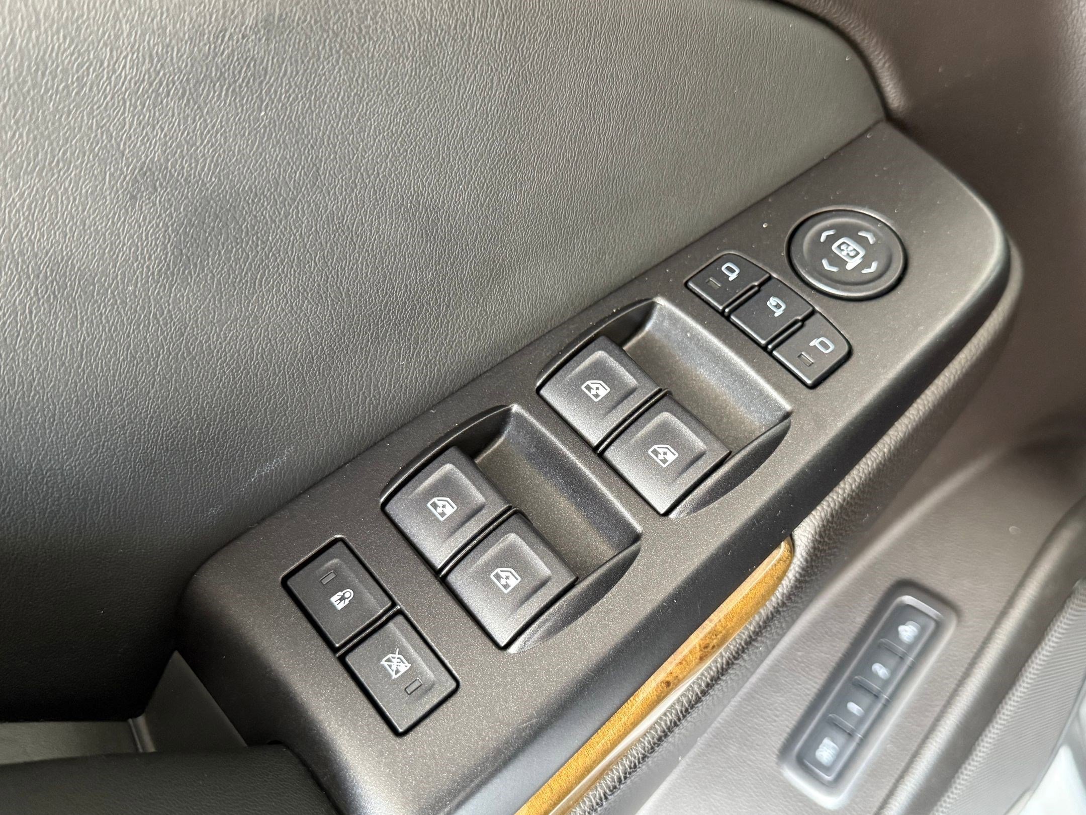 Used 2016 GMC Yukon Denali w/ Open Road Package image 9