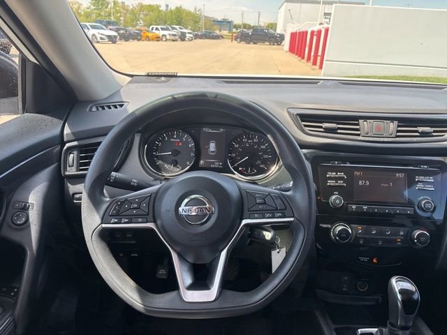 Used 2017 Nissan Rogue S AWD/4WD image 11