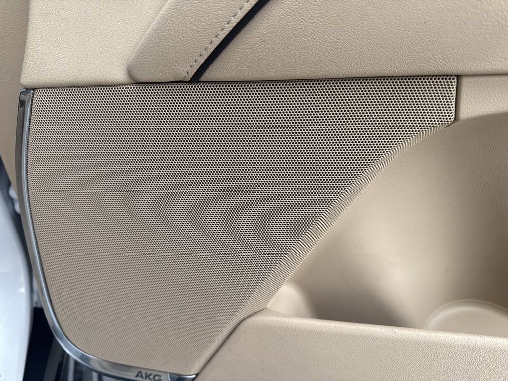 Used 2021 Cadillac Escalade ESV Premium Luxury image 33