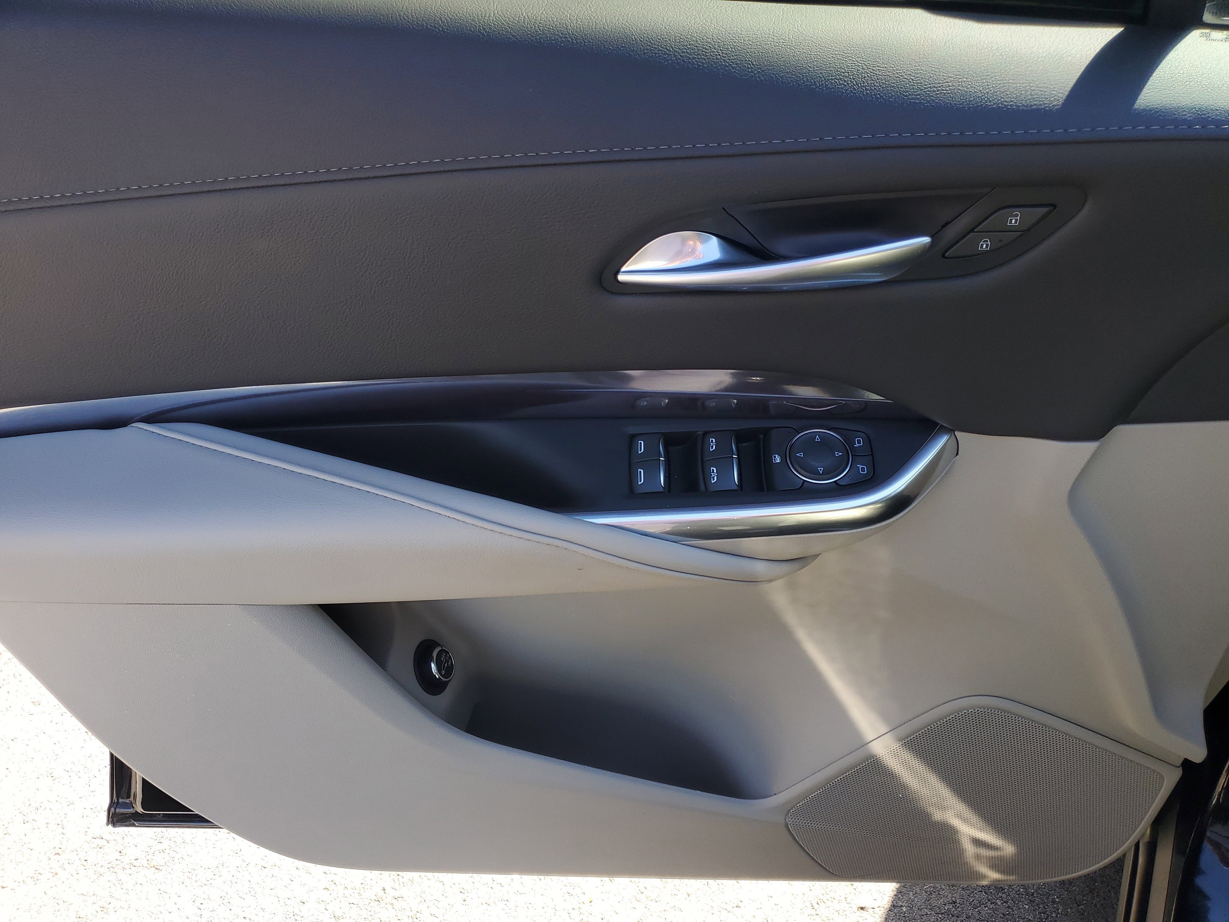 Used 2023 Cadillac XT4 Luxury w/ Cold Weather Package image 19